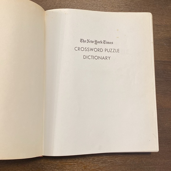 New York Times Crossword Puzzle Dictionary by Tom Pulliam & Clare Grundman - Picture 4 of 12